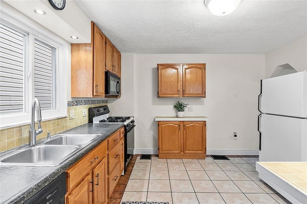 416 Ridge Avenue Carnegie, PA 15106 - Photo 12 of 25 Gallery Image 12