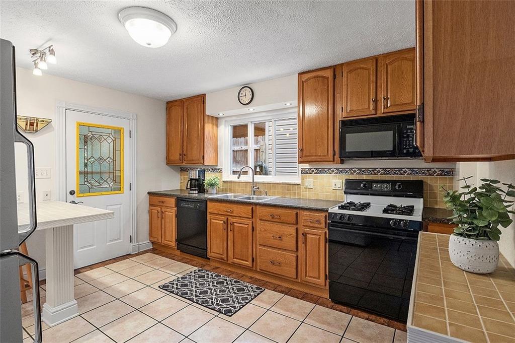 416 Ridge Avenue Carnegie, PA 15106 - Photo 10 of 25 Gallery Image 10