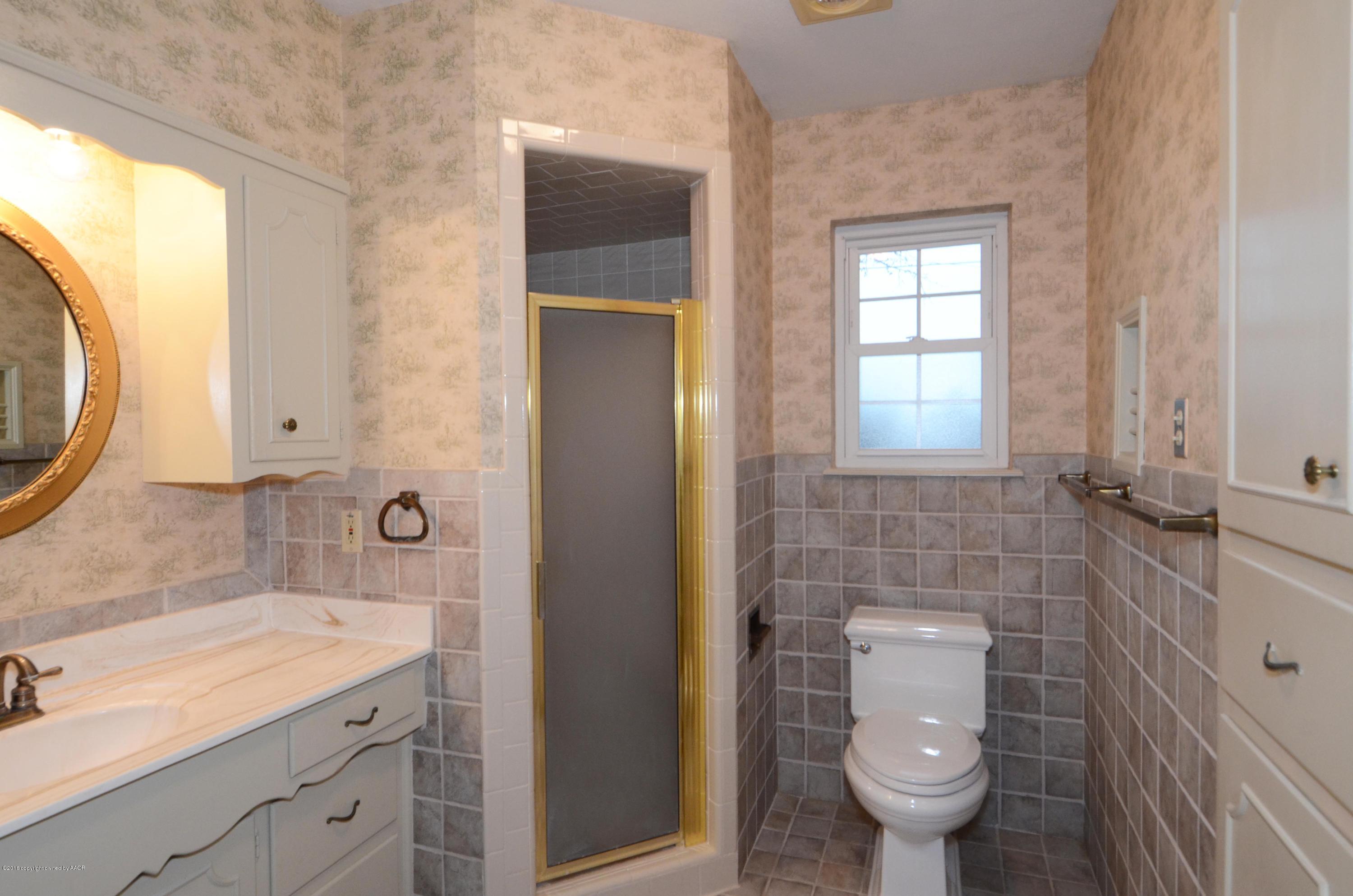 6705 Dreyfuss Road Amarillo, TX 79106 - Photo 22 of 31 22 Master Bathroom 2