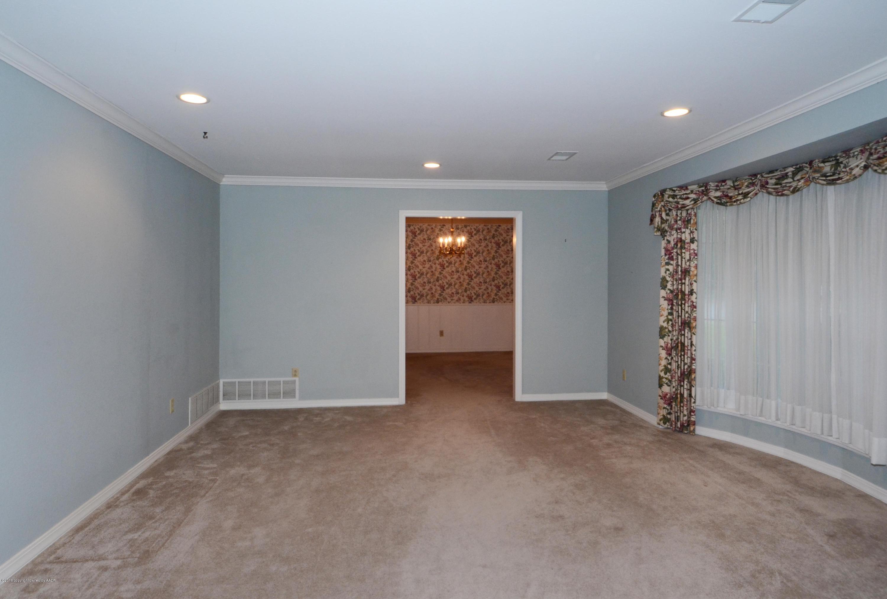 6705 Dreyfuss Road Amarillo, TX 79106 - Photo 6 of 31 06 Living Room 2