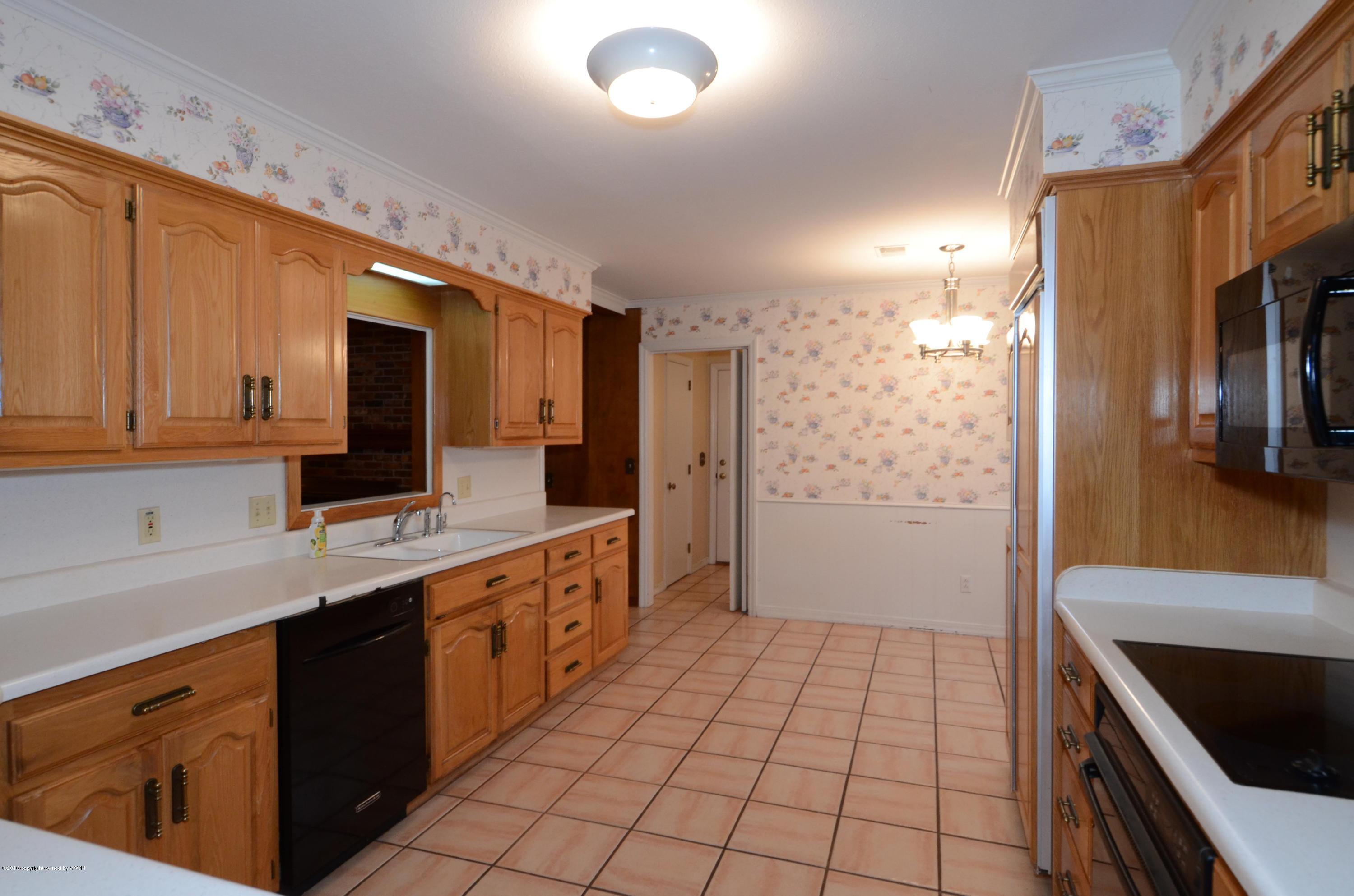6705 Dreyfuss Road Amarillo, TX 79106 - Photo 8 of 31 08 Kitchen 3