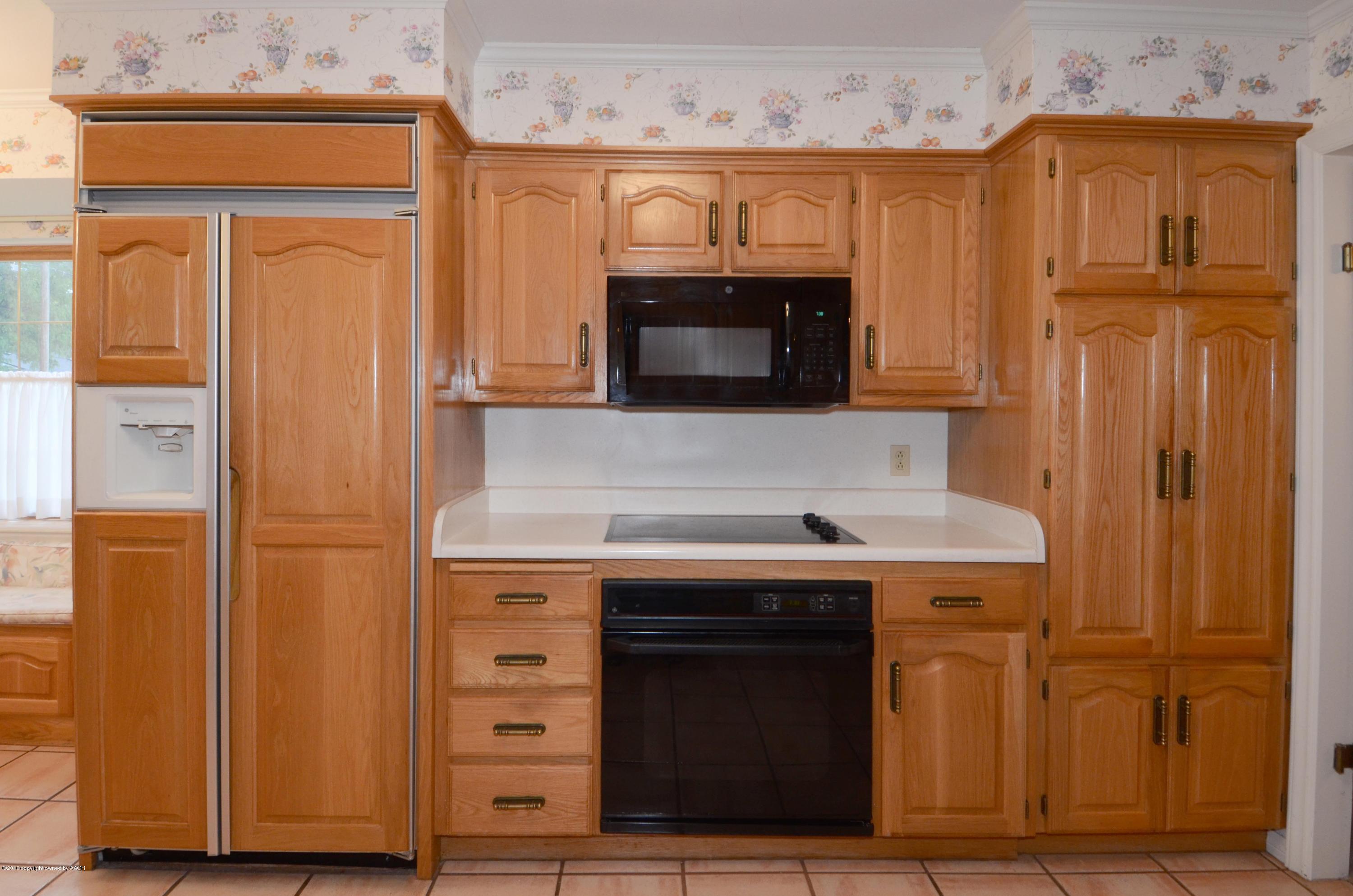 6705 Dreyfuss Road Amarillo, TX 79106 - Photo 10 of 31 10 Kitchen