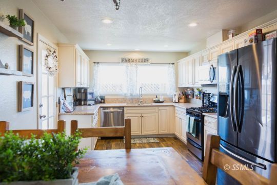1036 West Iowa Avenue Ridgecrest, CA 93555 - Photo 10 of 26 Gallery Image 10