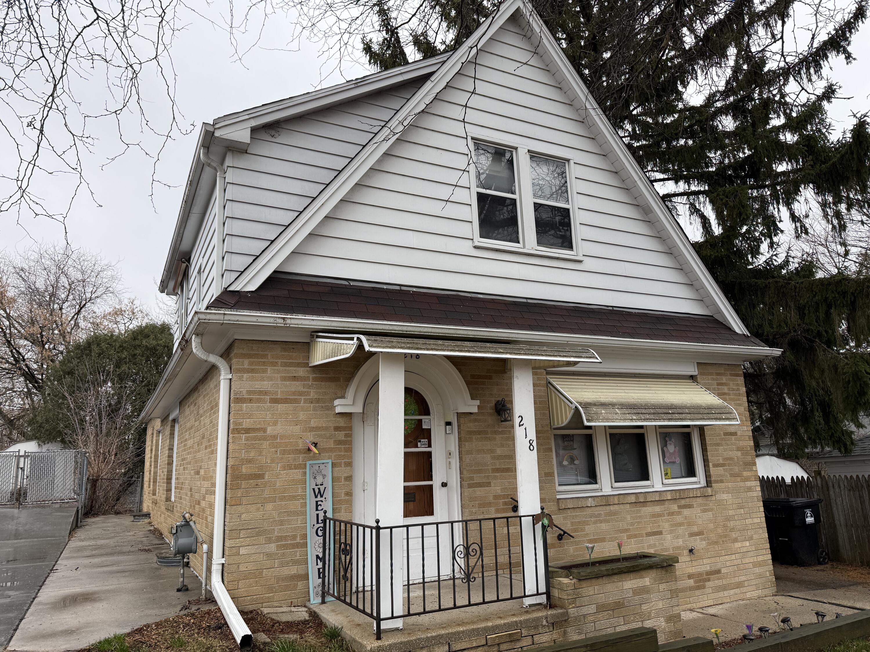 Front-218 Island Ave, Racine WI 53405