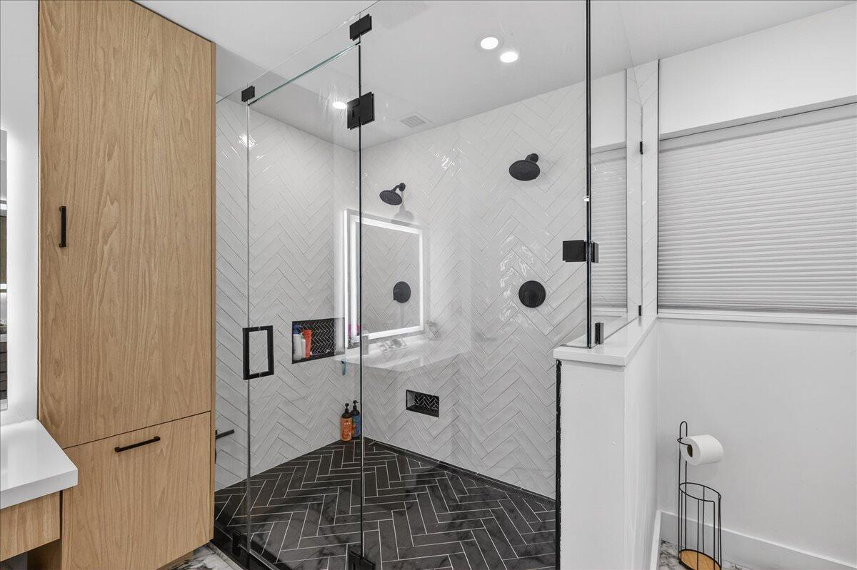 9729 North New River Canal Road, Unit 628 Plantation, FL 33324 - Photo 31 of 50 a bathroom with a shower