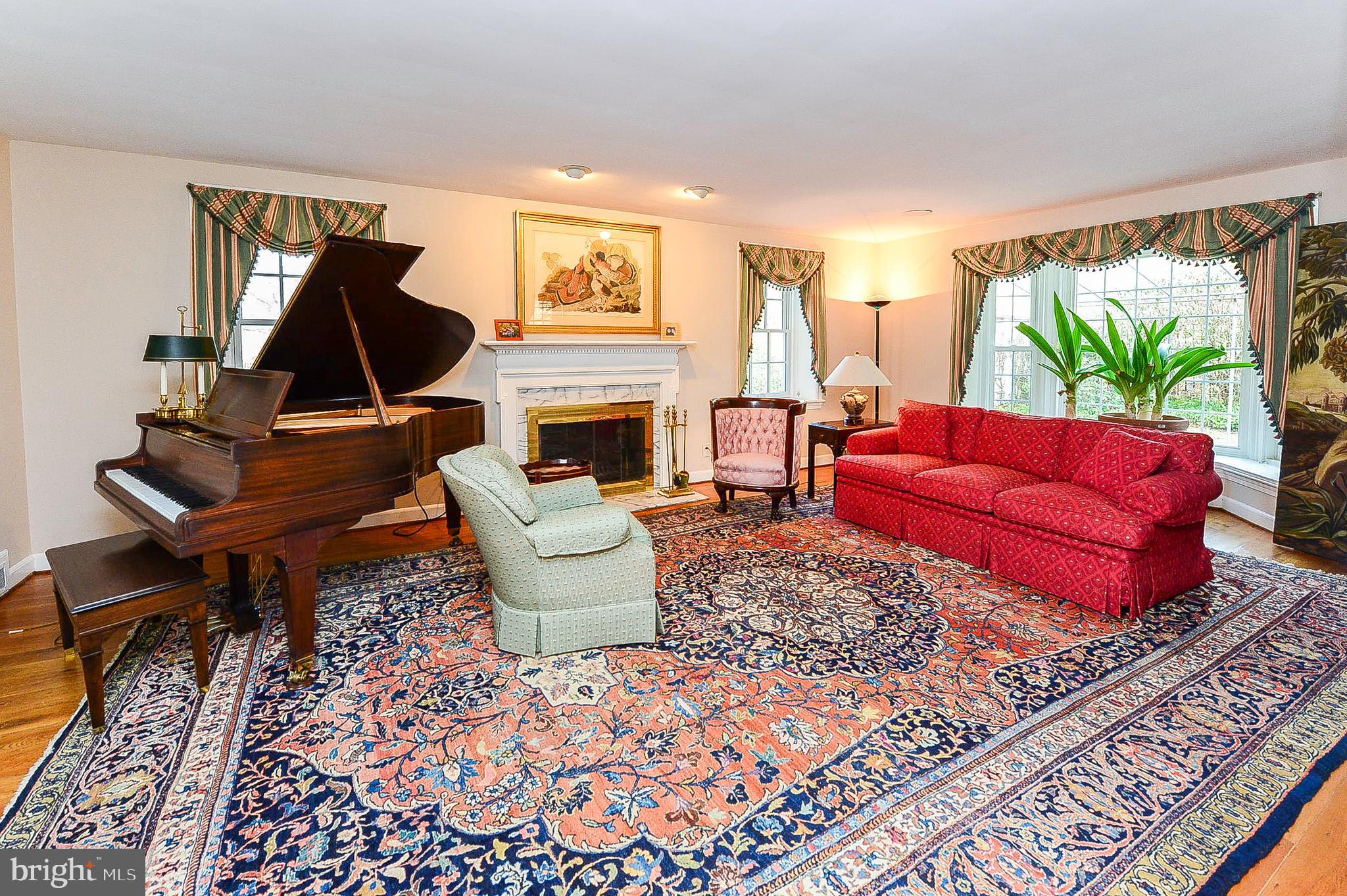 9501 Marstan Road Philadelphia, PA 19118 - Photo 18 of 46 Living Room