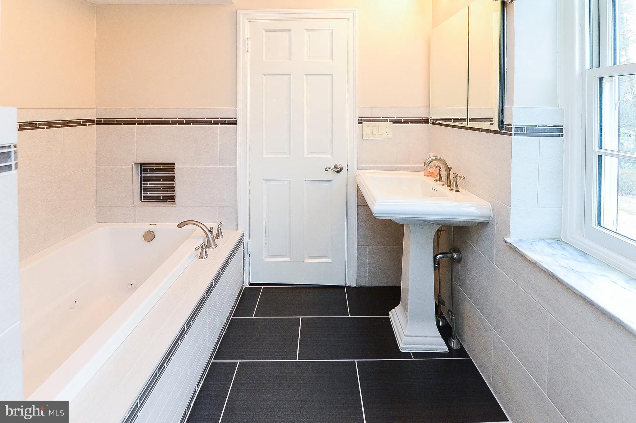 9501 Marstan Road Philadelphia, PA 19118 - Photo 21 of 46 Master Bath