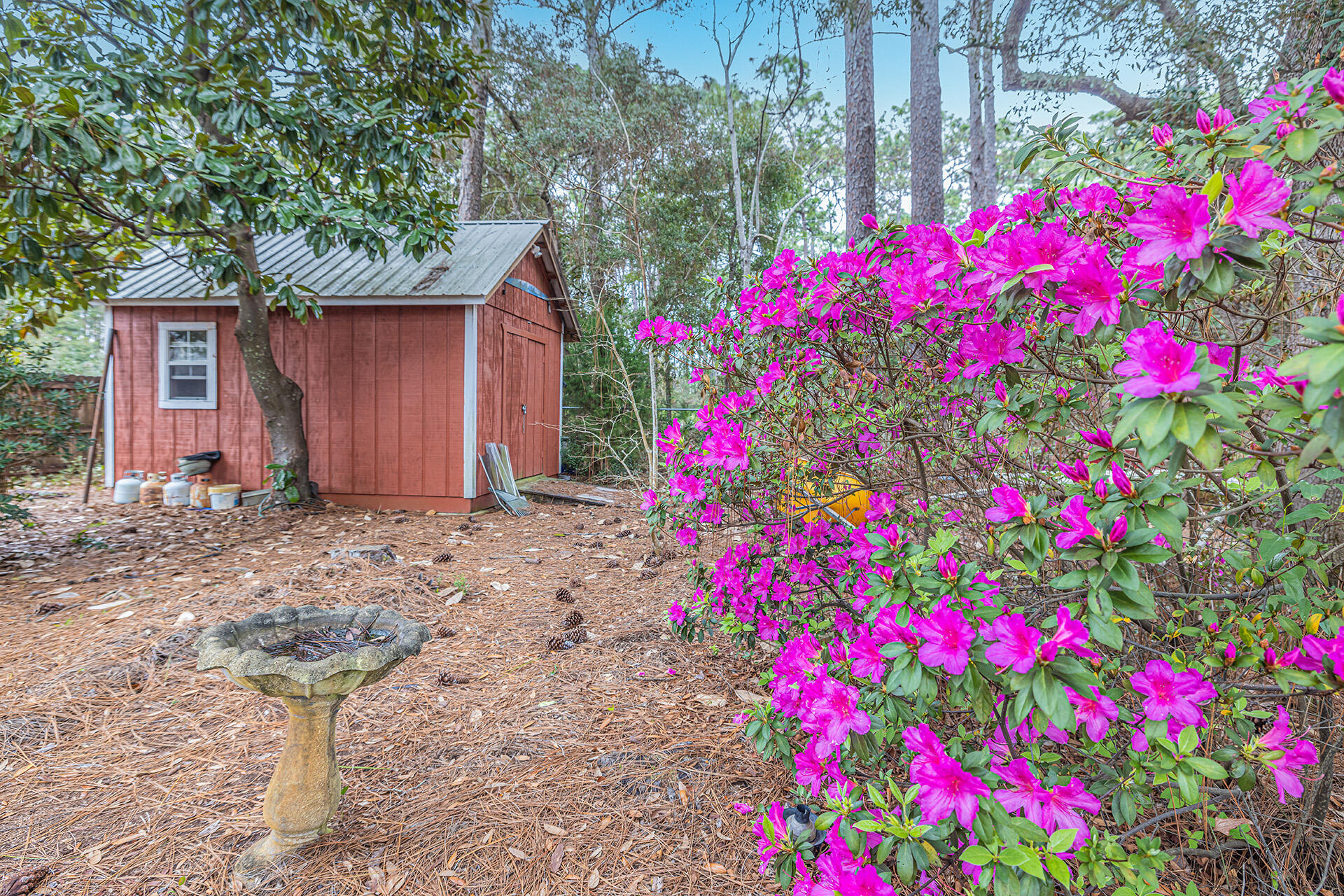 81 Country Club Road Shalimar, FL 32579 - Photo 11 of 31 a view of a house with a flower garden