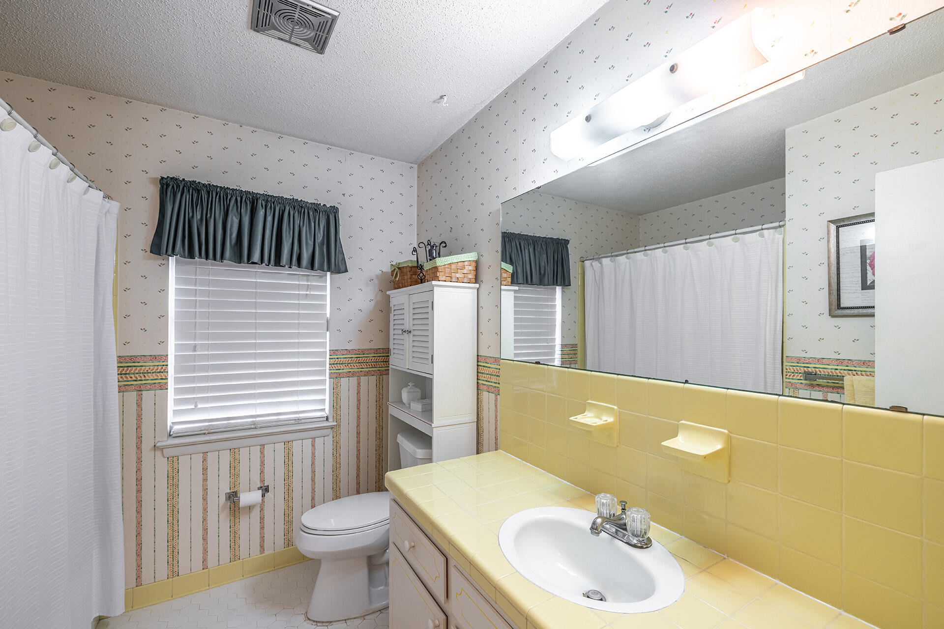 81 Country Club Road Shalimar, FL 32579 - Photo 27 of 31 a bathroom with a sink a toilet and shower