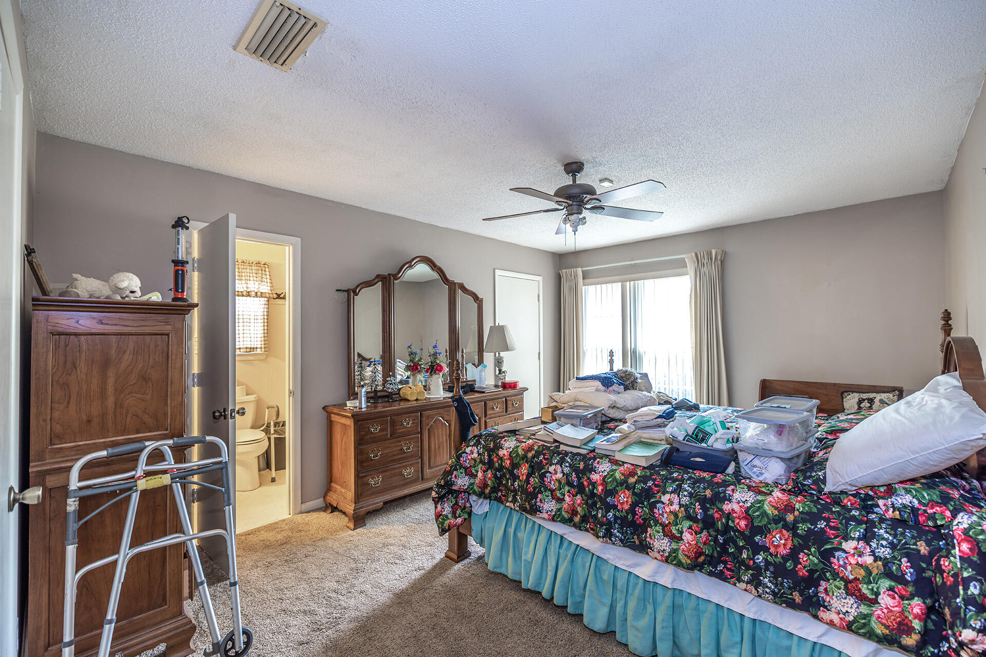 81 Country Club Road Shalimar, FL 32579 - Photo 28 of 31 a living room with furniture and a chandelier