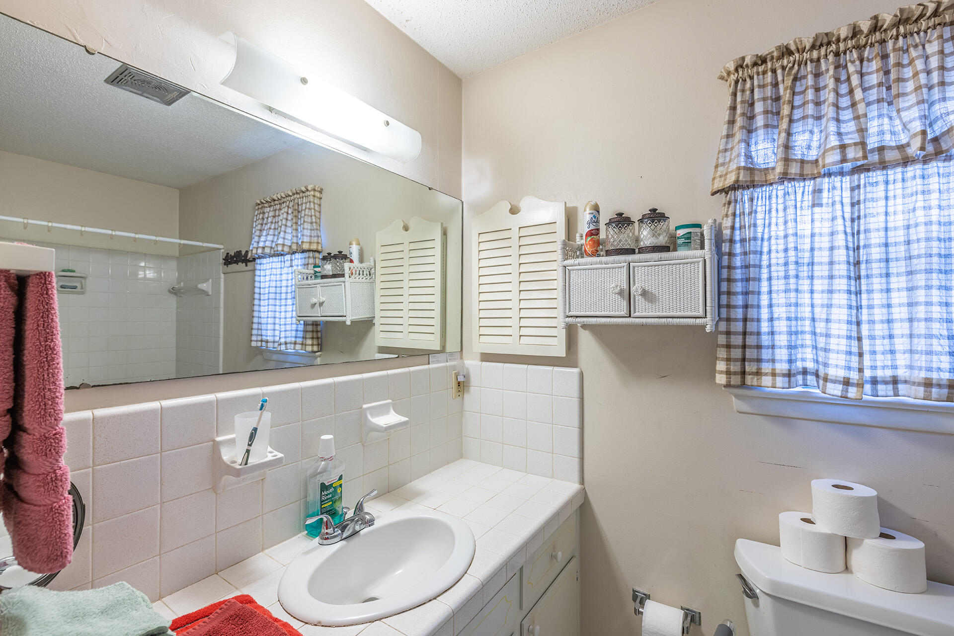 81 Country Club Road Shalimar, FL 32579 - Photo 29 of 31 a bathroom with a sink a toilet and shower