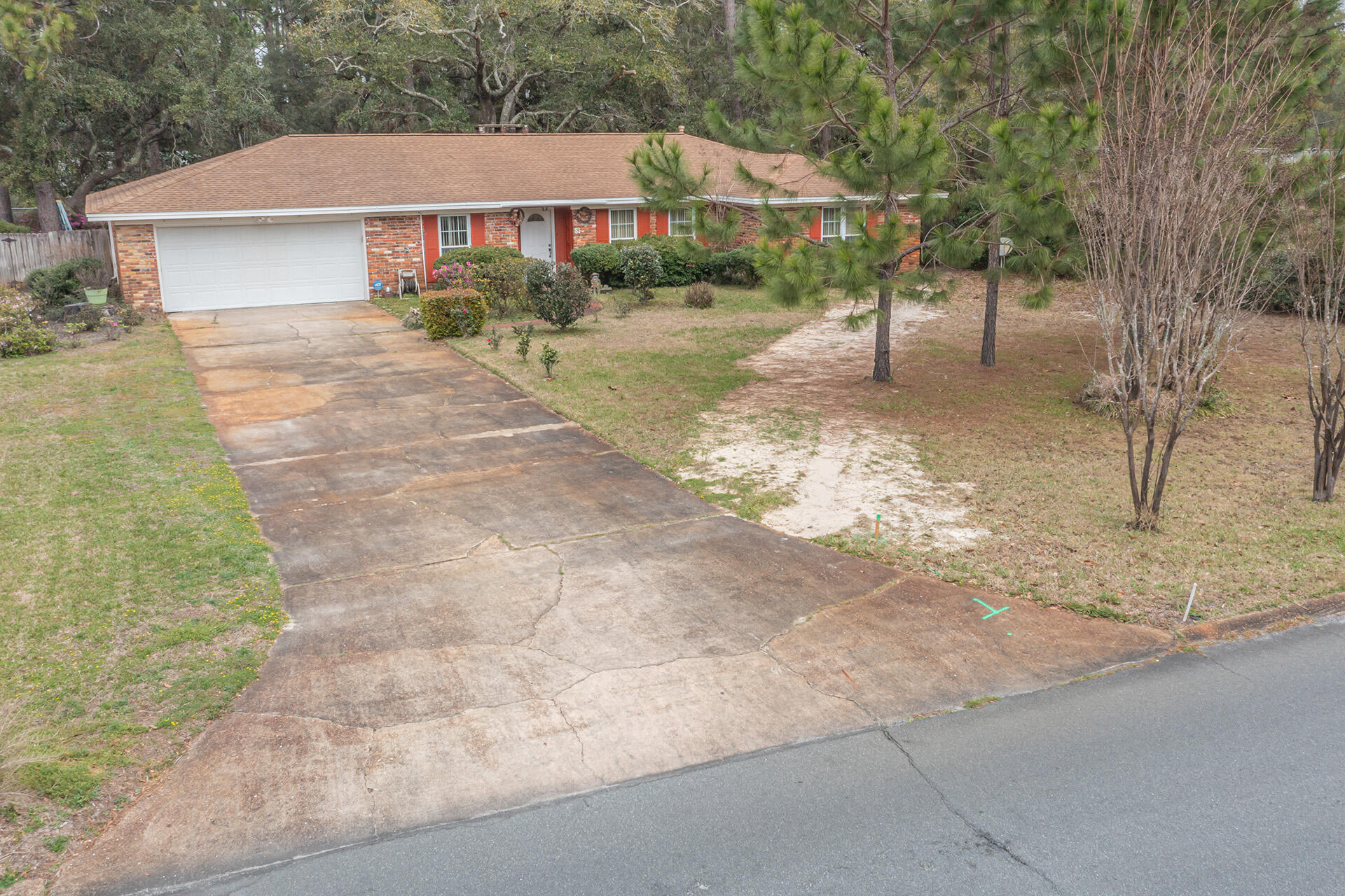 81 Country Club Road Shalimar, FL 32579 - Photo 6 of 31 a view of a house with a yard