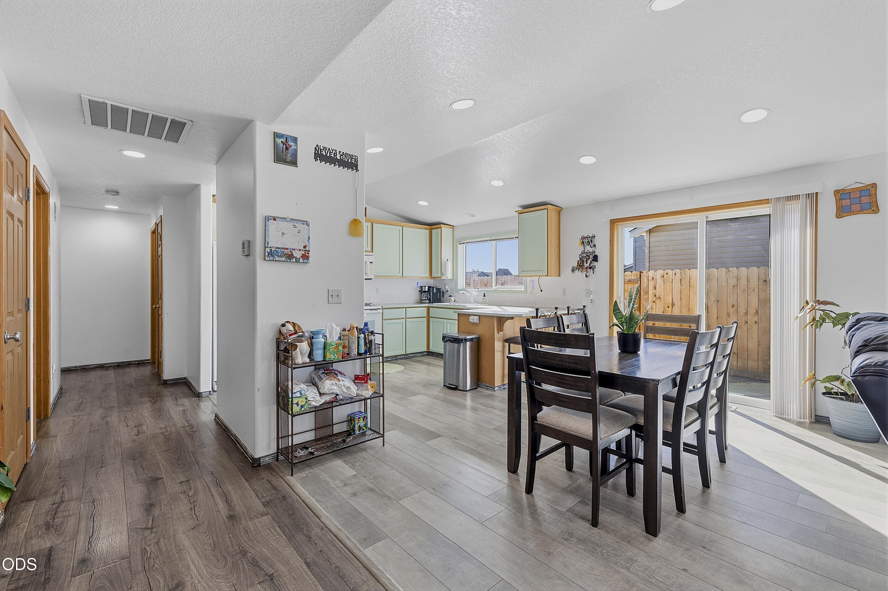316 Center Ridge Drive Culver, OR 97734 - Photo 5 of 35