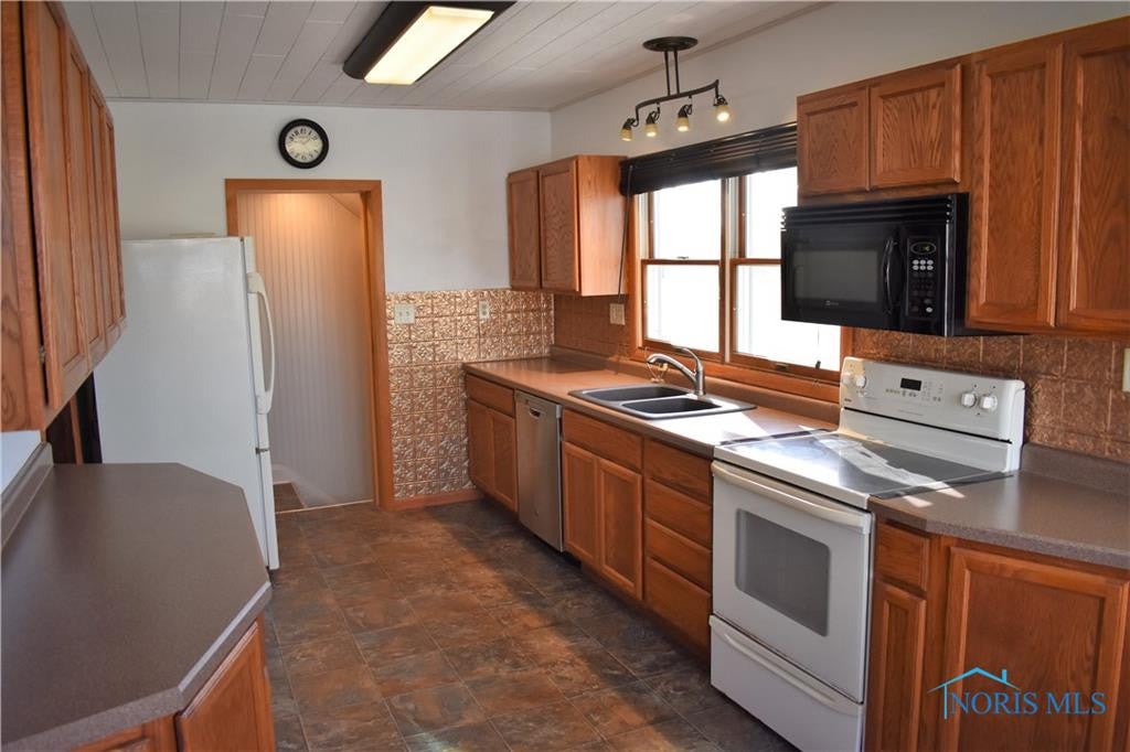 5331 Pickle Road Oregon, OH 43616 - Photo 12 of 14 Gallery Image 12