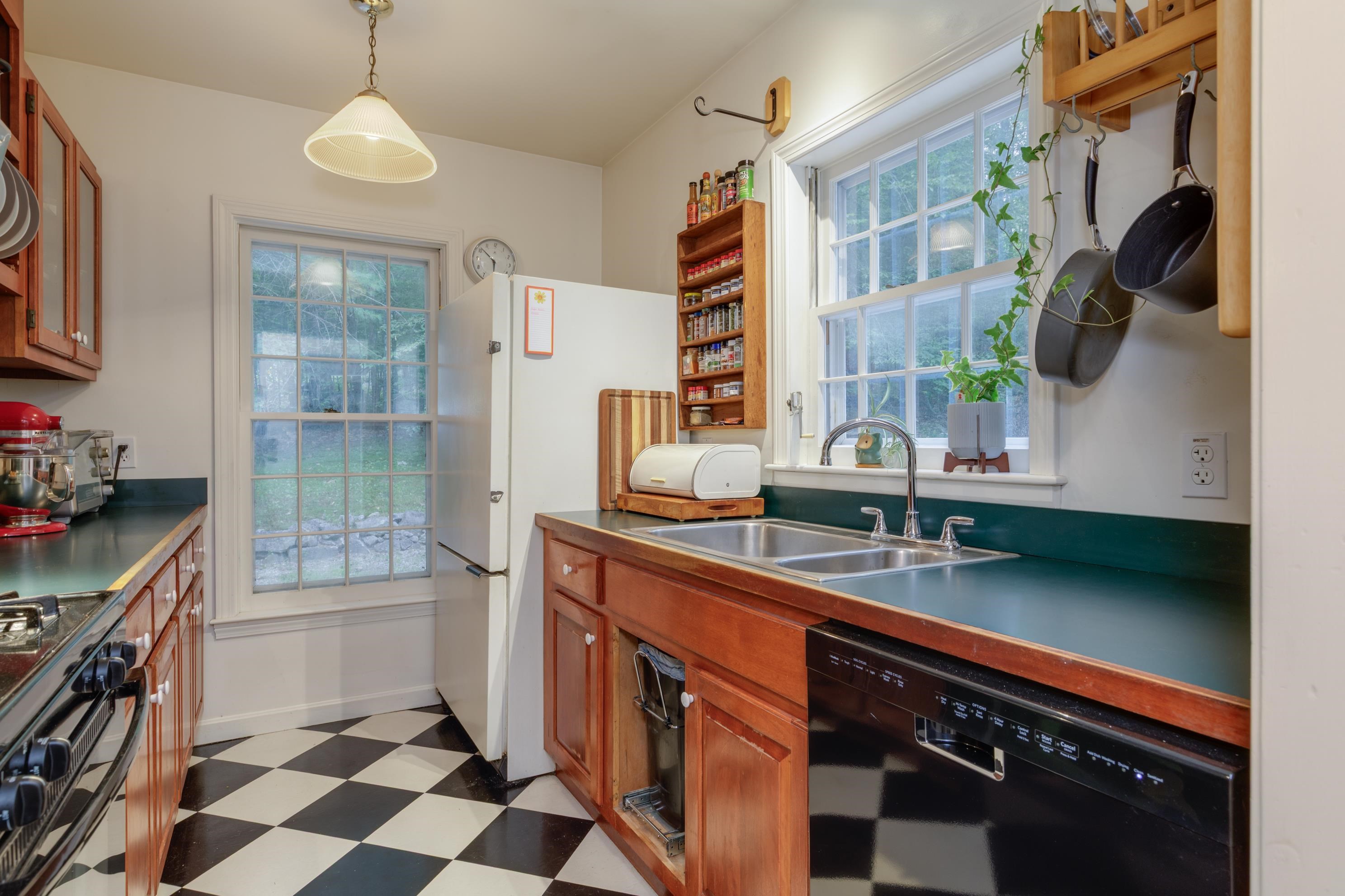 616 Tyler Road Webster, NH 03303 - Photo 4 of 37 Gallery Image 4