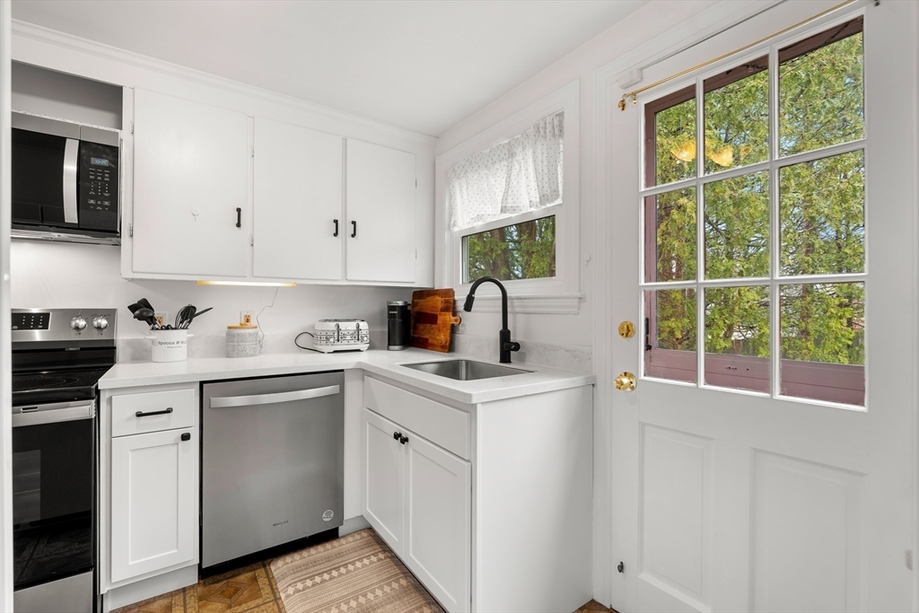 2 Girdler Road Marblehead, MA 01945 - Photo 8 of 30