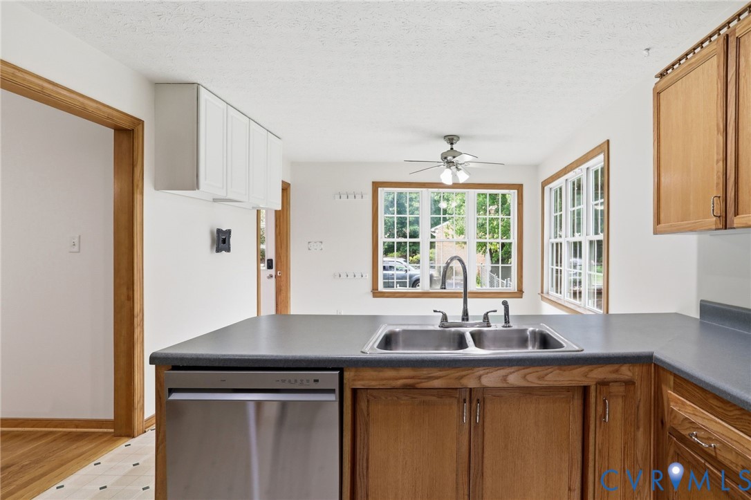14420 Branding Iron Road Chesterfield, VA 23838 - Photo 11 of 50 Stainless steel double basin sink with a gooseneck