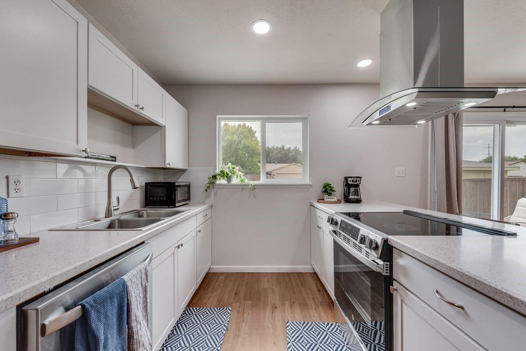 5317 Rutledge Court The Colony, TX 75056 - Photo 17 of 33 a kitchen with stainless steel appliances granite countertop a sink stove and cabinets