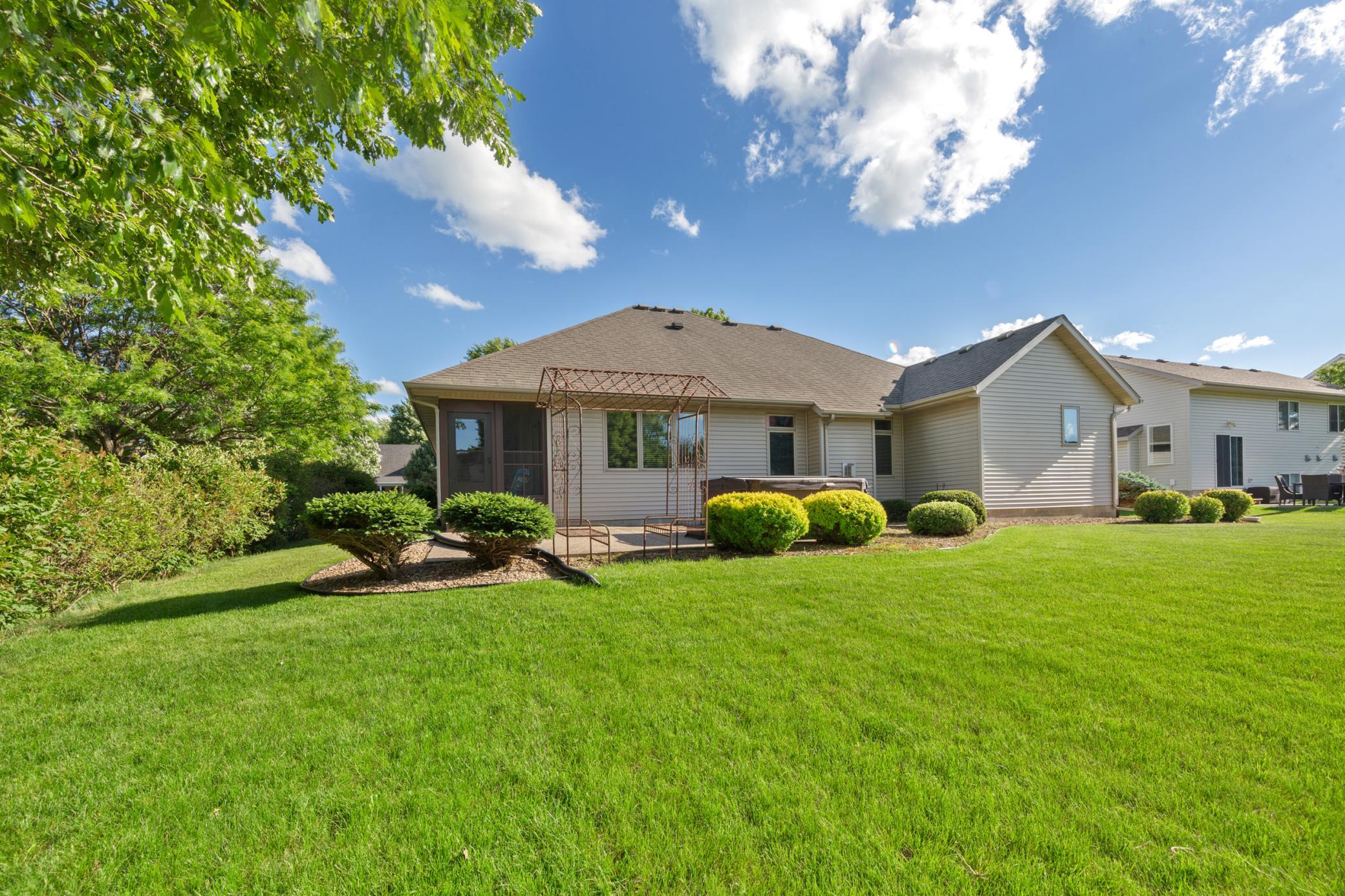 204 Allen Lane Faribault, MN 55021 - Photo 4 of 37
