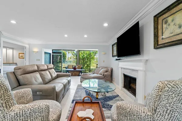 $5,800 | 401 Clubhouse Circle, Unit 401A, Jupiter, FL 33477
