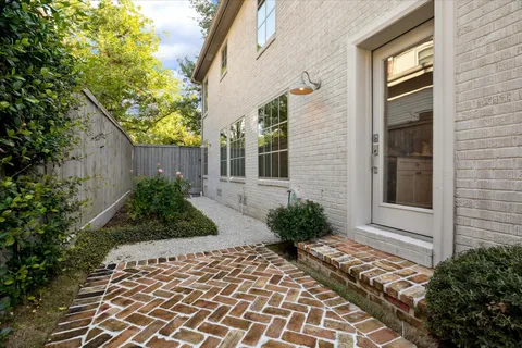 a view of empty room with window