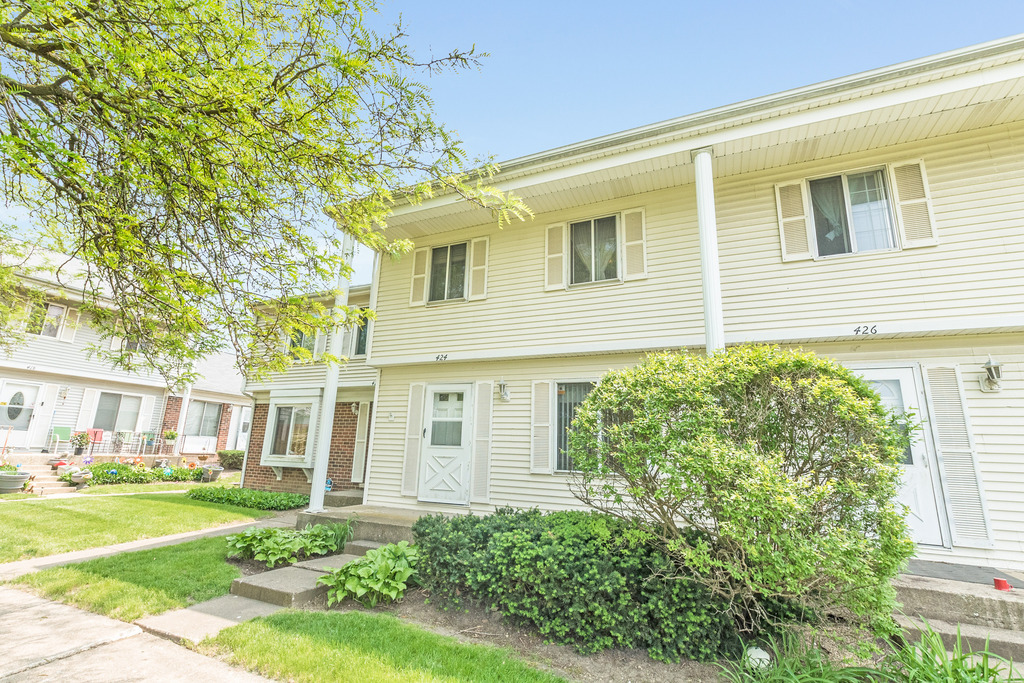 424 Devonshire Court Bolingbrook, IL 60440 - Photo 1 of 16 front view of a house with a yard