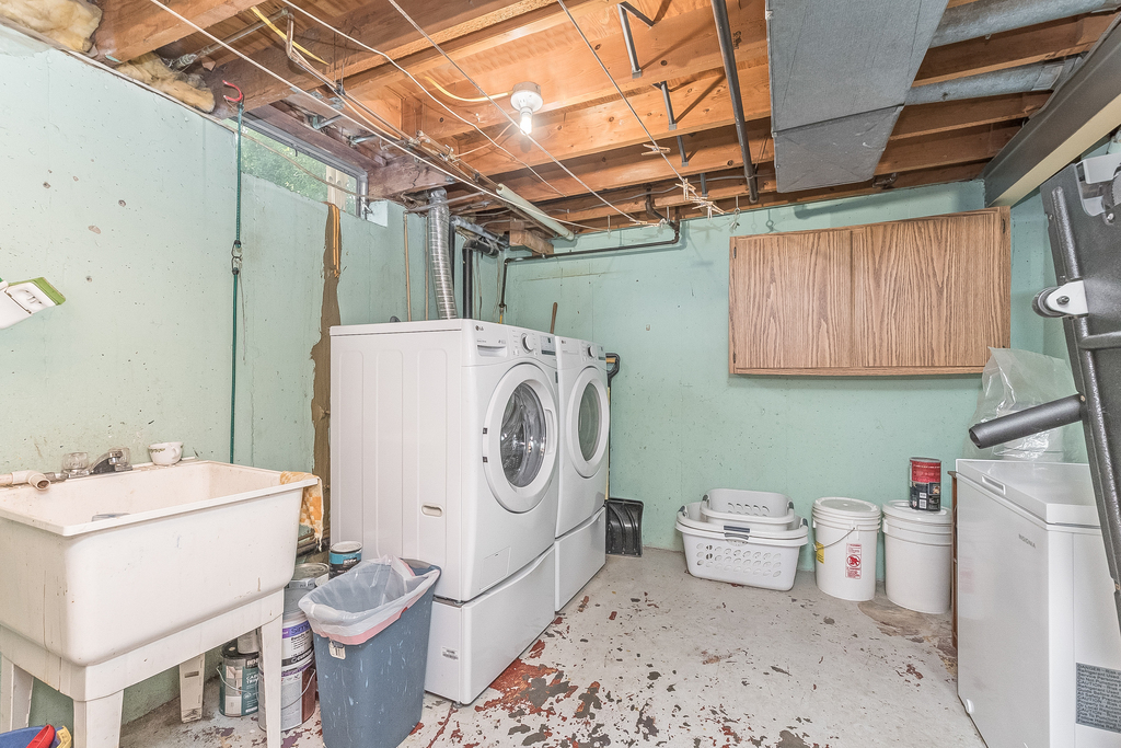 424 Devonshire Court Bolingbrook, IL 60440 - Photo 14 of 16 a utility room with dryer and washer
