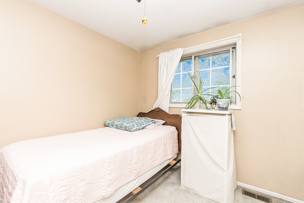 424 Devonshire Court Bolingbrook, IL 60440 - Photo 9 of 16 a bedroom with a bed and a window