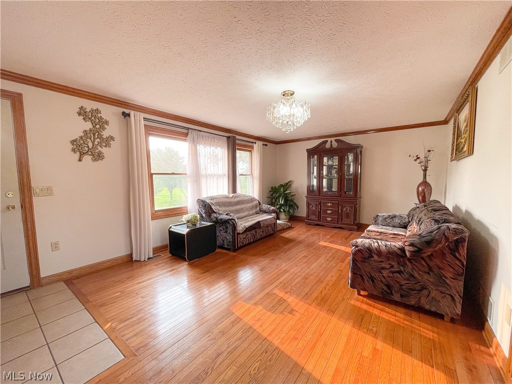 1231 Marks Road Brunswick, OH 44212 - Photo 6 of 30 Living Room