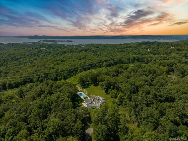 $4,195,000 | 18 Bramblebush Road, Croton-on-Hudson, NY 10520