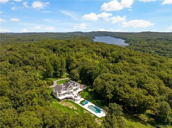 $4,195,000 | 18 Bramblebush Road, Croton-on-Hudson, NY 10520