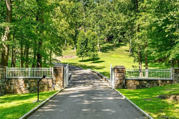 $4,195,000 | 18 Bramblebush Road, Croton-on-Hudson, NY 10520