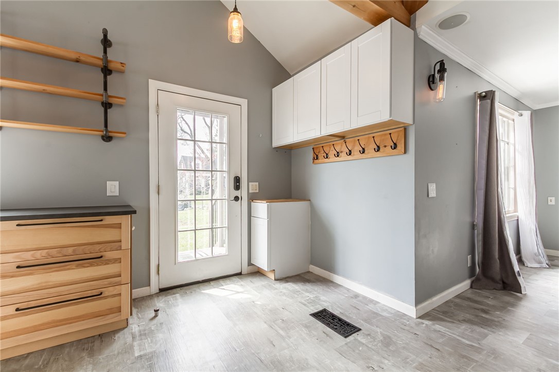 278 Winfield Road Irondequoit, NY 14622 - Photo 8 of 49