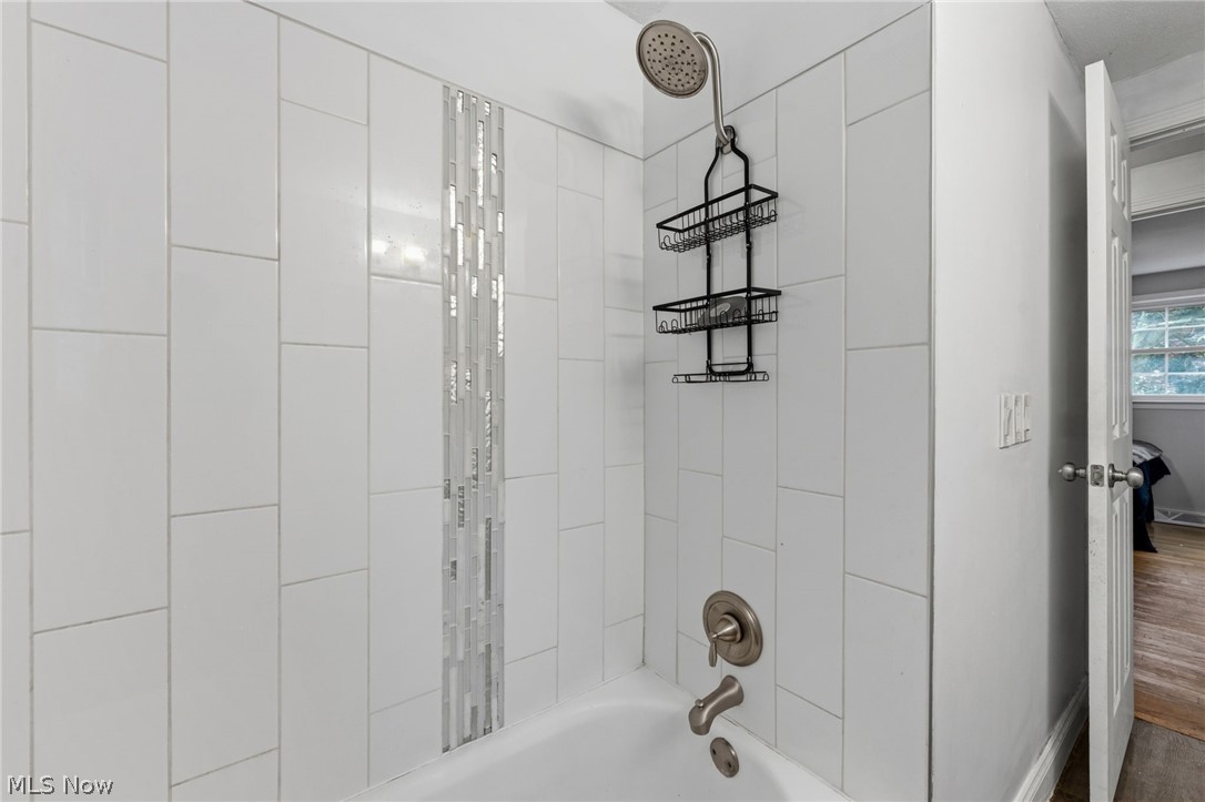 6472 Southgrove Road Mentor, OH 44060 - Photo 25 of 37 Bathroom