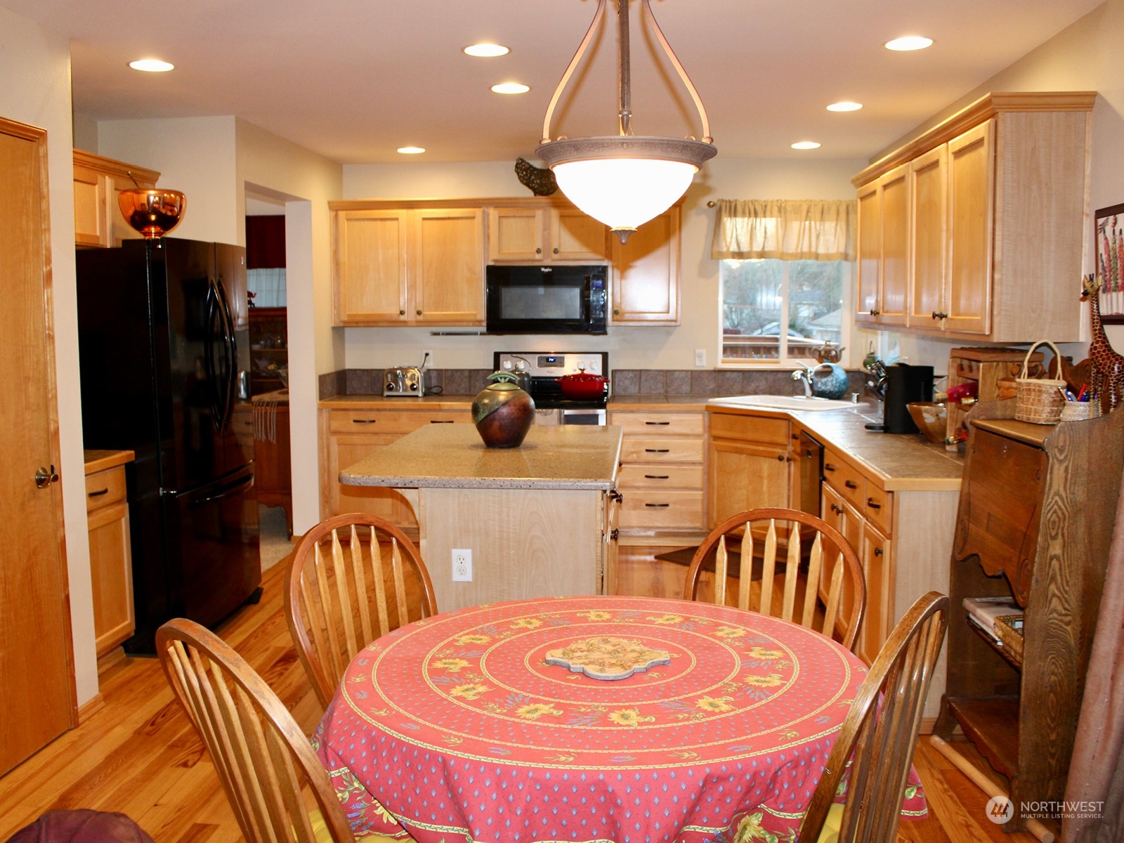 2446 Ferndale Place Northeast Renton, WA 98056 - Photo 11 of 28 Gallery Image 11