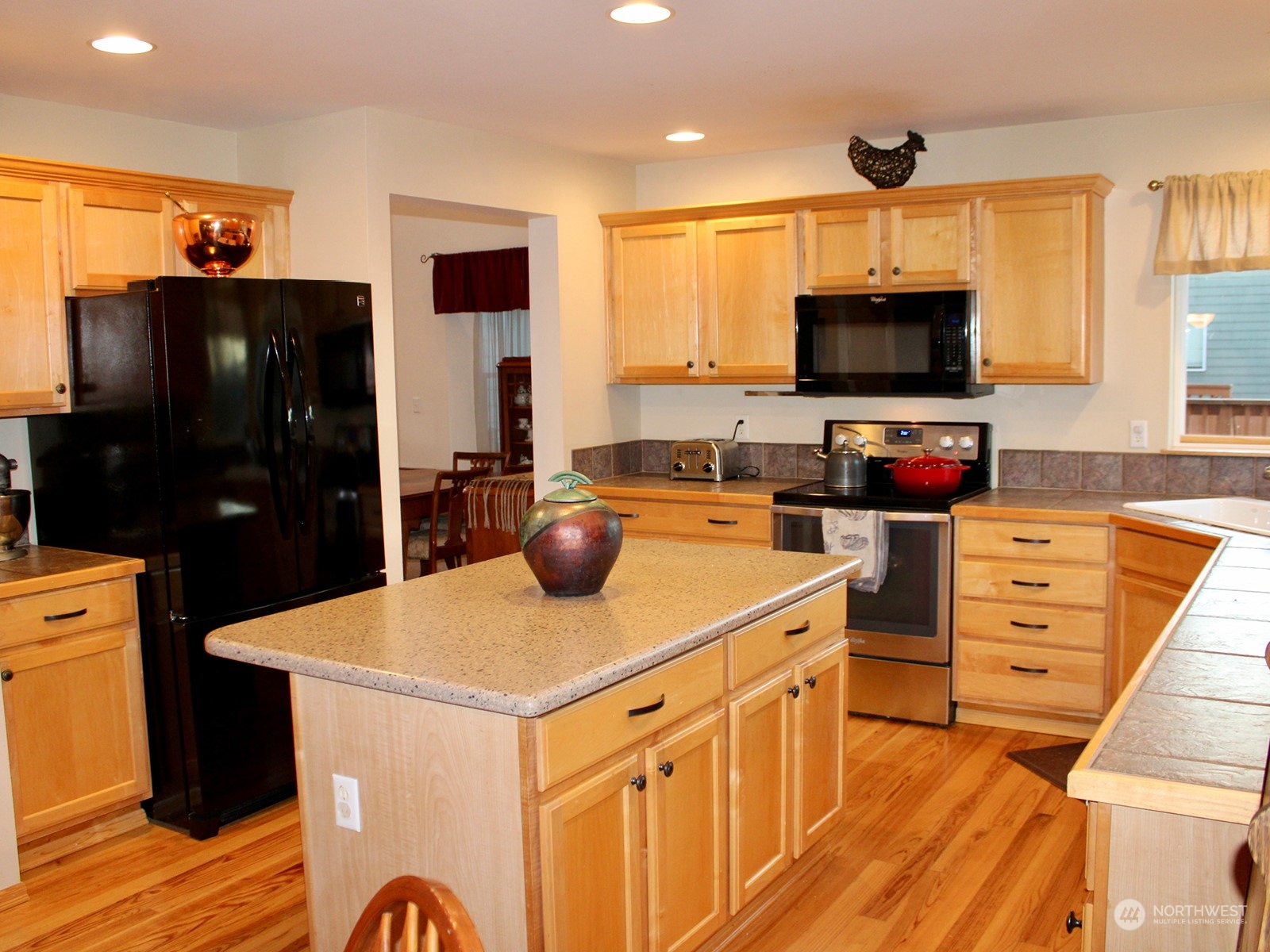 2446 Ferndale Place Northeast Renton, WA 98056 - Photo 10 of 28 Gallery Image 10