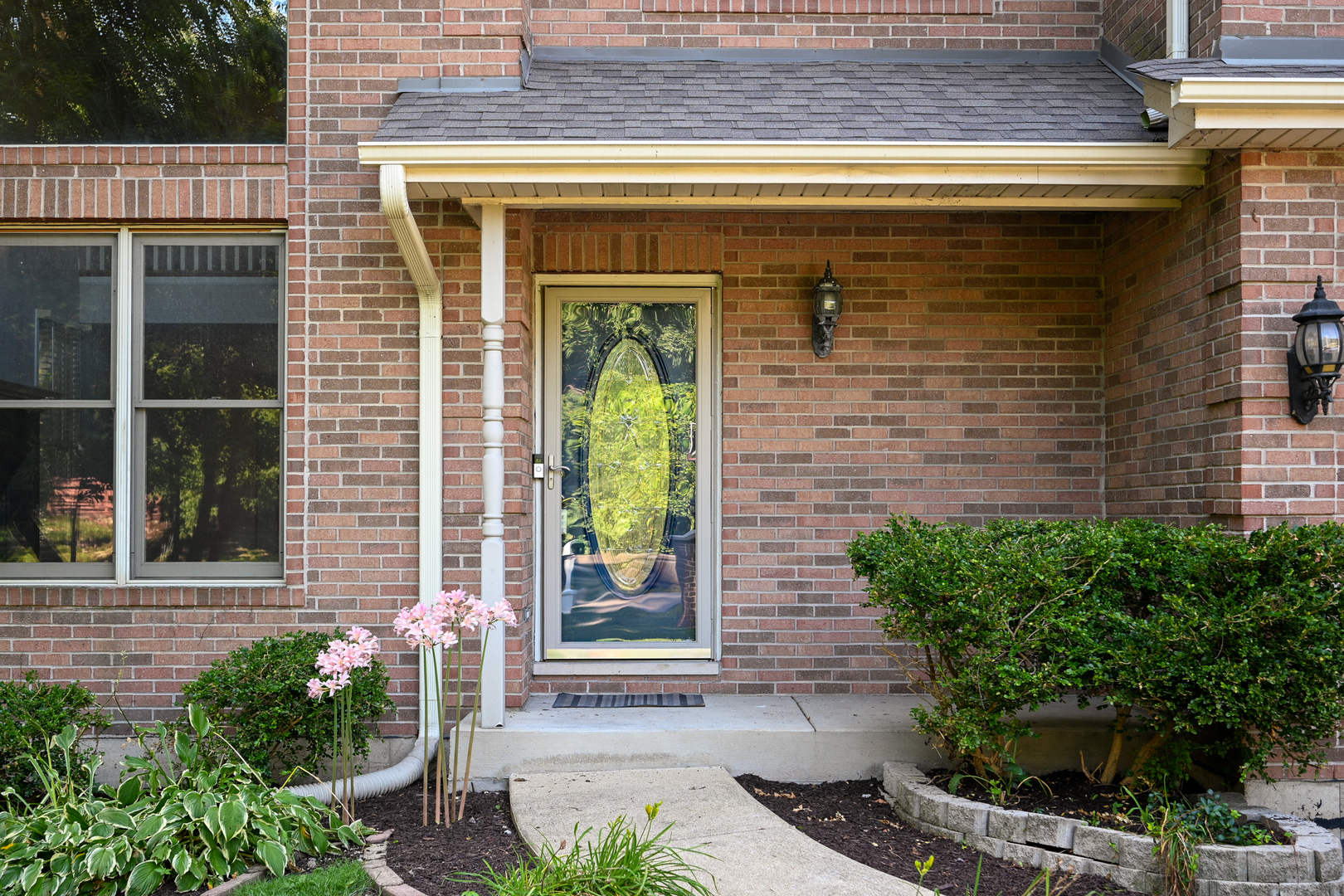 3S178 Pattermann Road Warrenville, IL 60555 - Photo 5 of 33 a front view of a house with a plants
