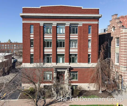 $274,900 | 17 West 10th Street, Unit 450, Holland, MI 49423
