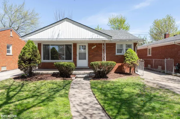 $5,500 | 19637 Country Club Drive, Harper Woods, MI 48225
