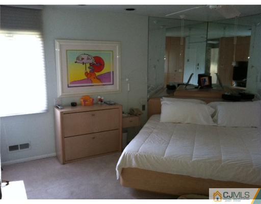 20 Brookfall Road Edison, NJ 08817 - Photo 14 of 24 Gallery Image 14