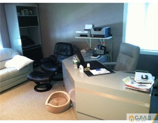 20 Brookfall Road Edison, NJ 08817 - Photo 8 of 24 Gallery Image 8
