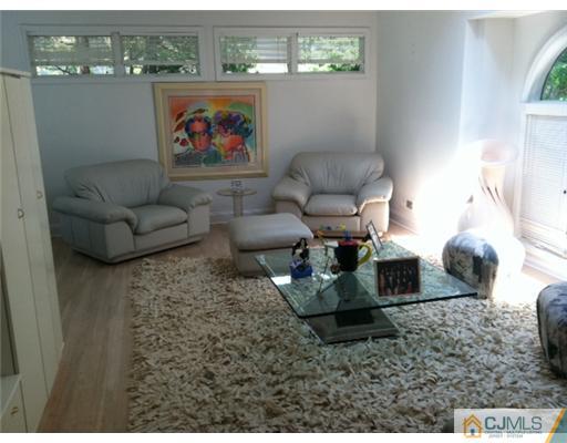 20 Brookfall Road Edison, NJ 08817 - Photo 9 of 24 Gallery Image 9