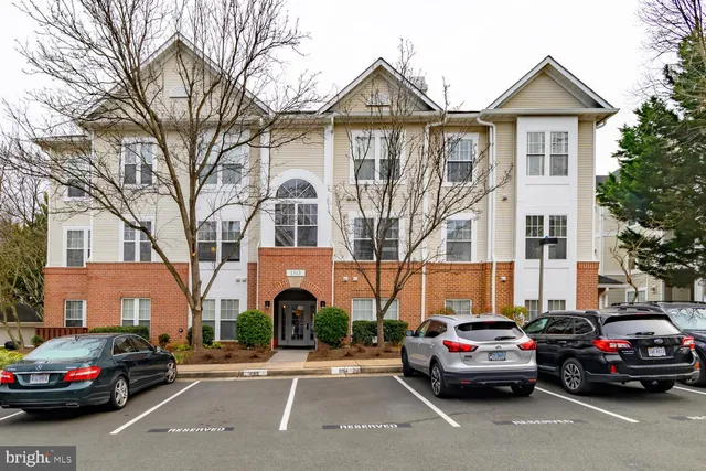$440,000 | 1515 North Point Drive, Unit 20201, Reston, VA 20194