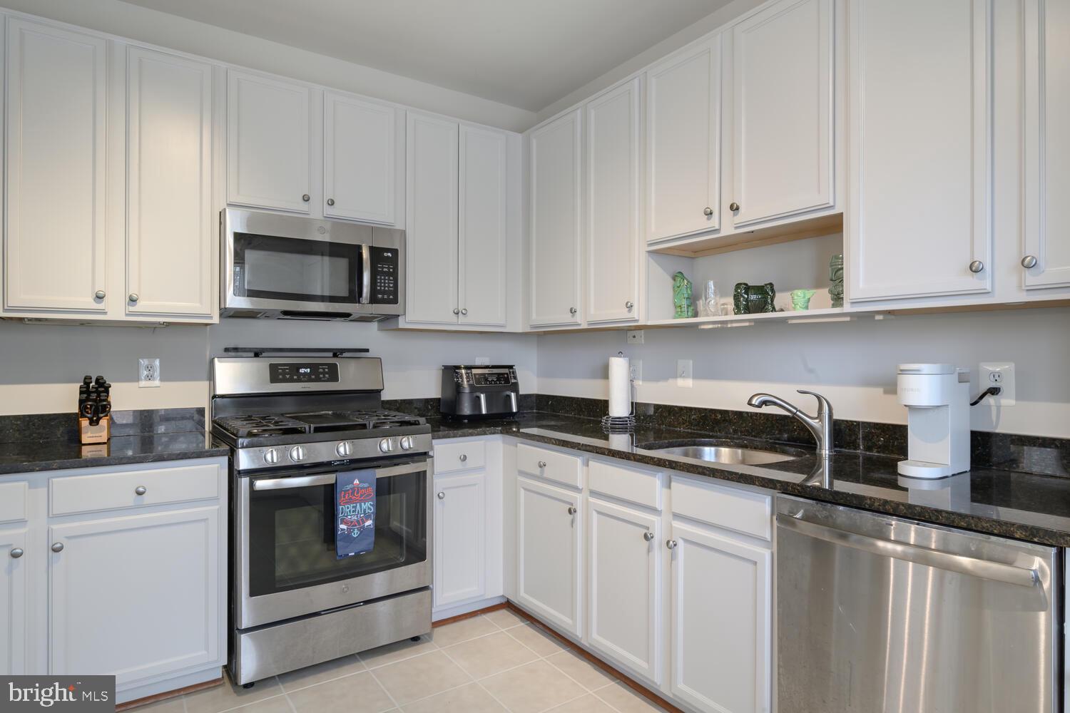 1515 North Point Drive, Unit 20201 Reston, VA 20194 - Photo 9 of 32 Kitchen