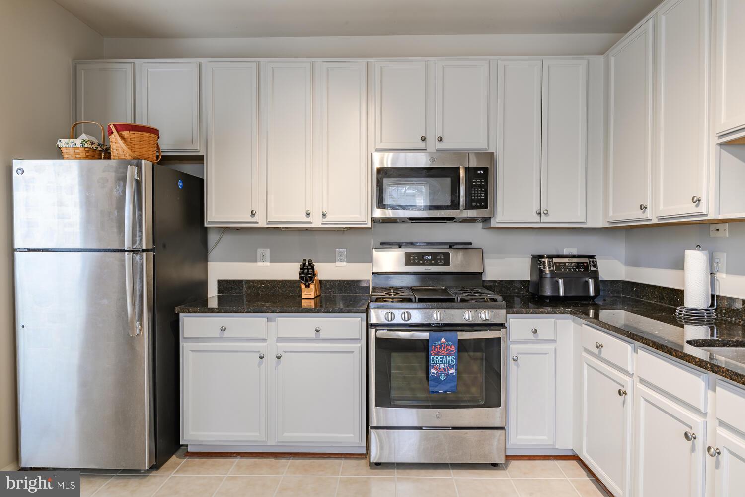1515 North Point Drive, Unit 20201 Reston, VA 20194 - Photo 10 of 32 Kitchen