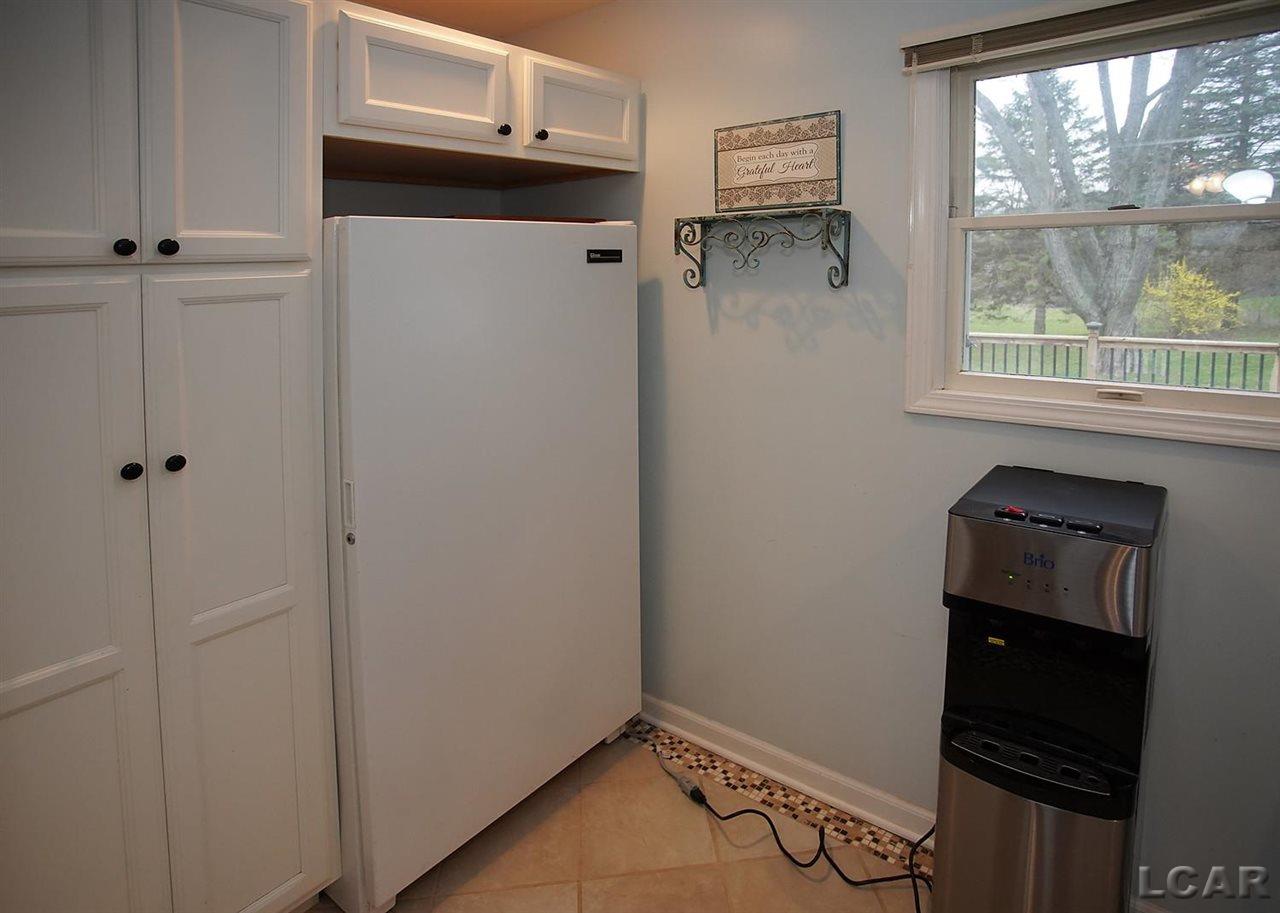6 Ridgemont Drive Adrian, MI 49221 - Photo 9 of 43 50071023-8.JPG