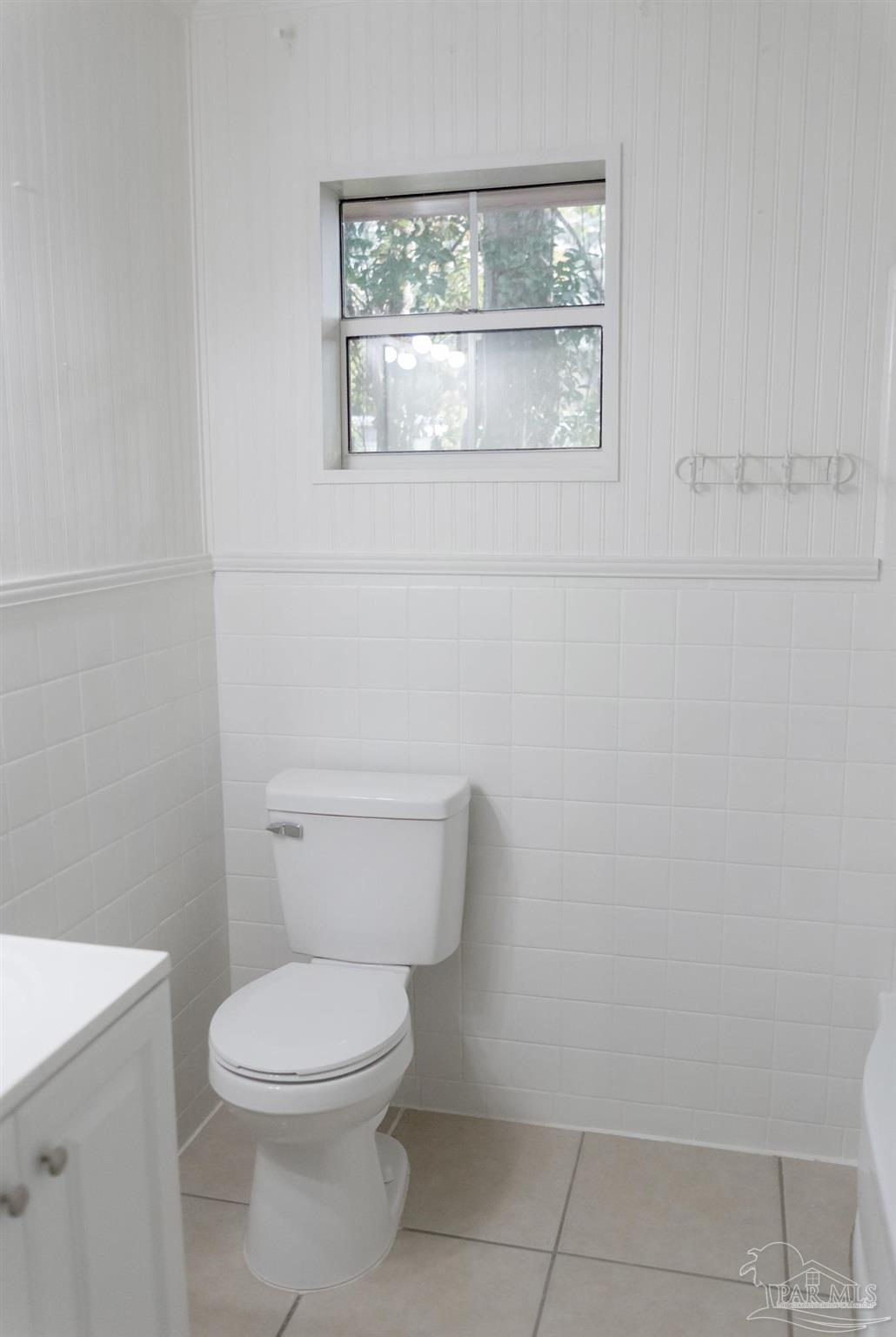 806 Watson Avenue Cantonment, FL 32533 - Photo 16 of 23 Hall bath