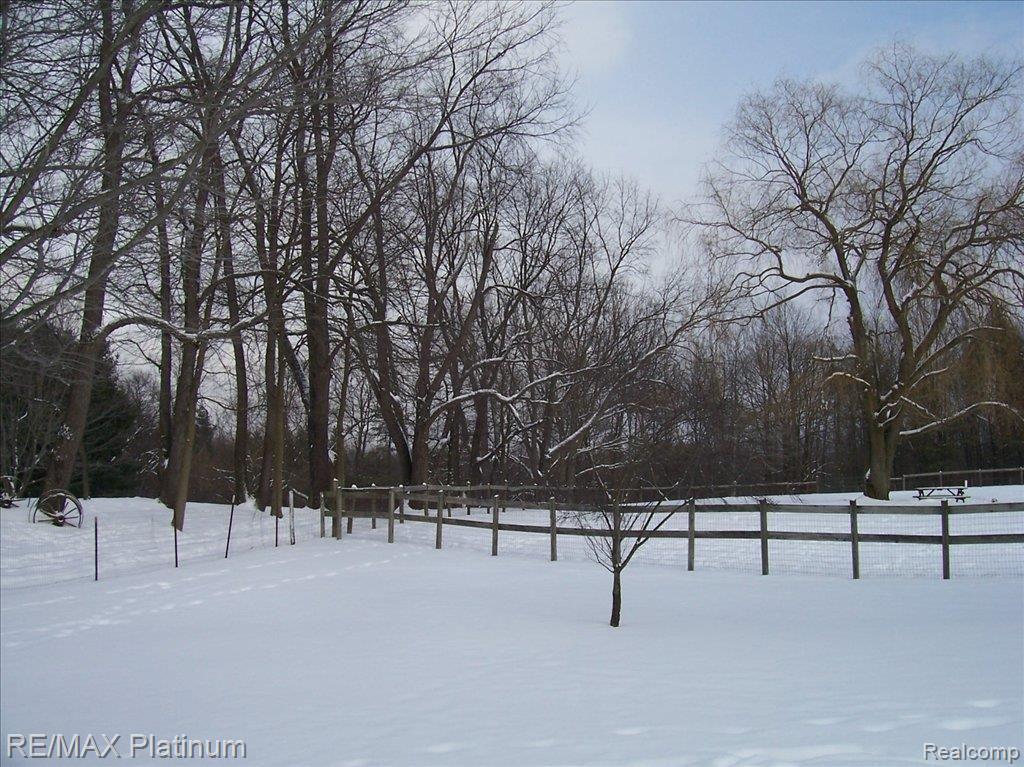 5730 Mabley Hill Road Fenton, MI 48430 - Photo 13 of 16 Rear view of property