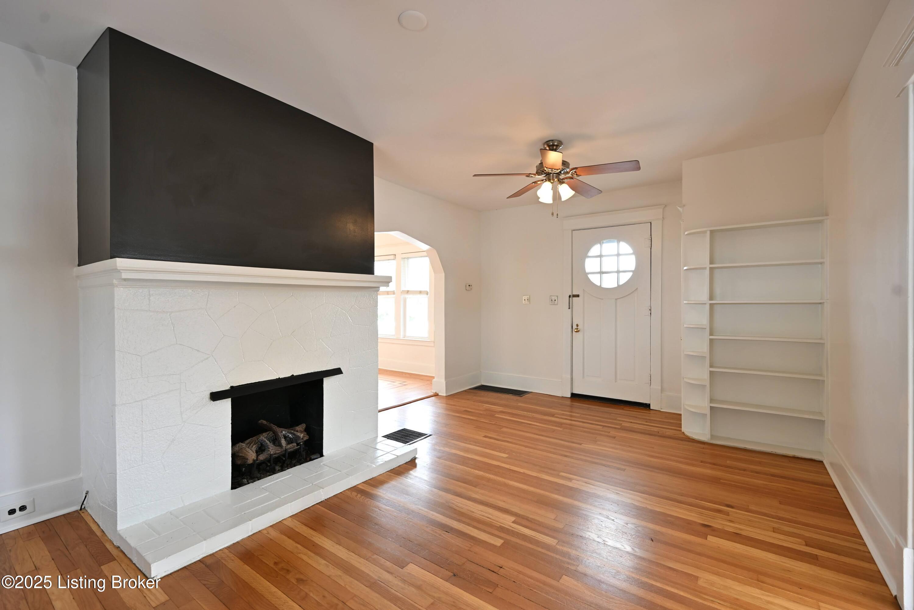 837 Reading Road Louisville, KY 40217 - Photo 6 of 55 DSC_2646