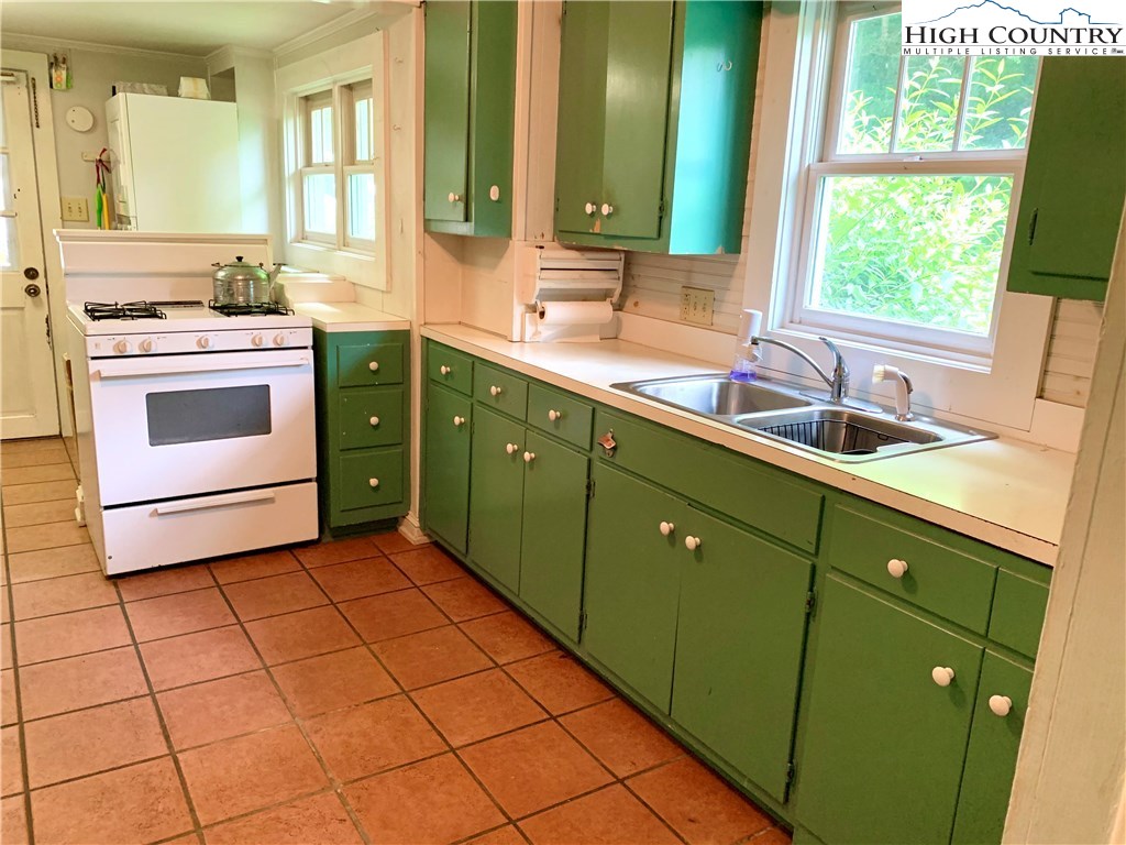 609 Mast Gap Road Sugar Grove, NC 28679 - Photo 11 of 26 Gallery Image 11